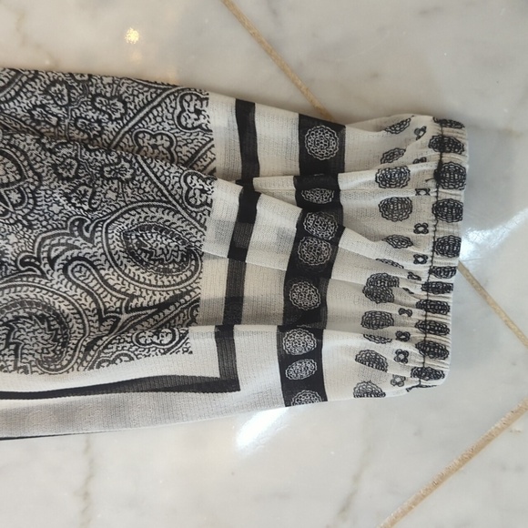 INC Size M Black and White print blouse with shoulder cutout. - Picture 4 of 10